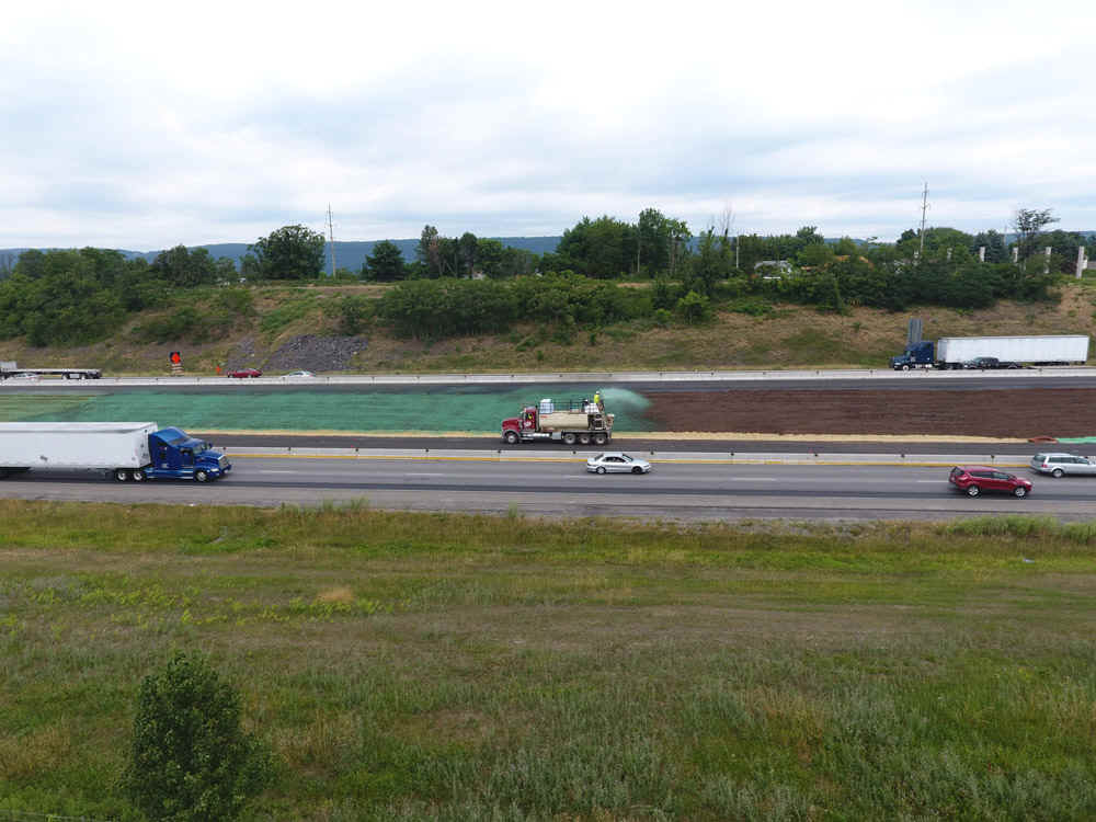 Road4.jpg (246893 bytes)